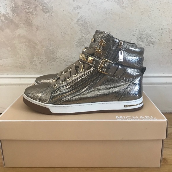 MICHAEL KORS STUDDED HIGH TOPS SZ 9.5 - Picture 1 of 5
